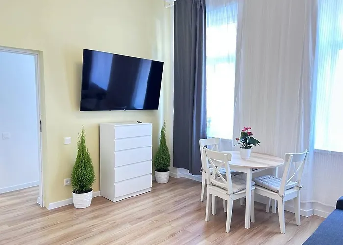 Yellow - Free Parking Apartment *